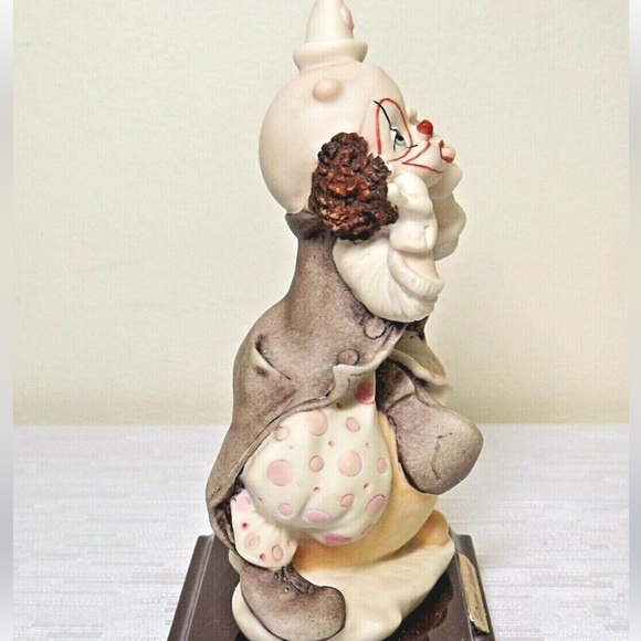 Giuseppe Armani Vintage Clown
Sitting on a Balloon Porcelain Figurine - Picture 4 of 8